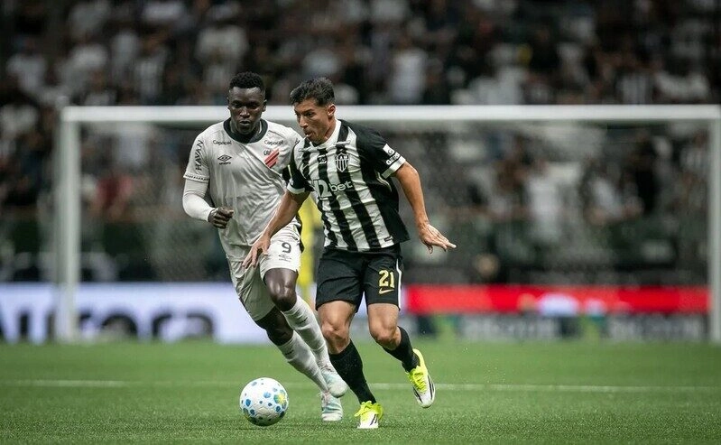 Athletico PR vs Atletico MG - Giằng co căng thẳng